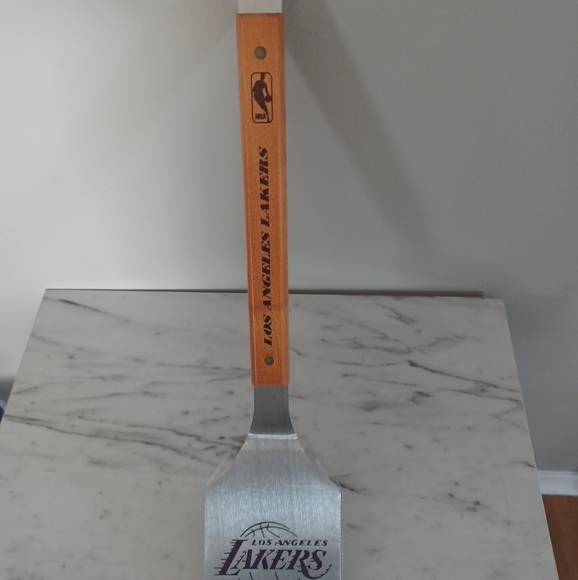 NBA LOS ANGELES LAKERS SPATULA AND BOTTLE OPENER - Picture 2 of 7
